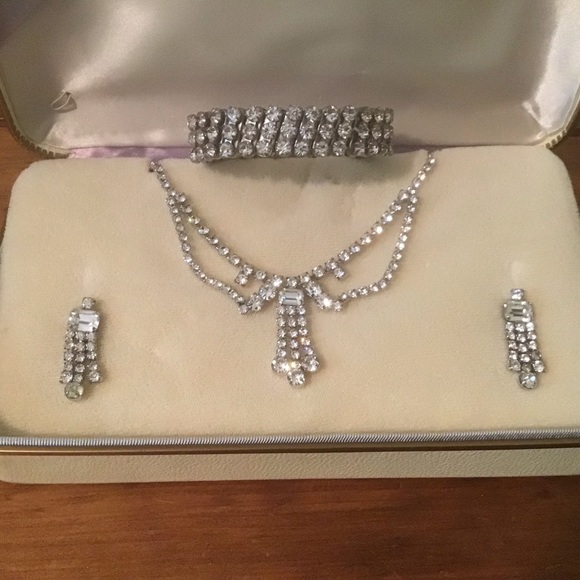 Jewelry - Vintage Rhinestone Jewelry Set